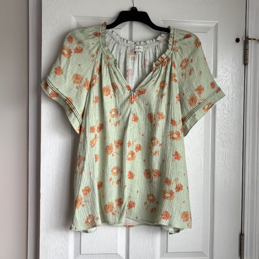 Wonderly Mint Green Short-Sleeve Floral Blouse with Peach Flowers
